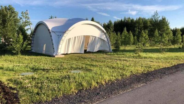 moderní dřevěný altán