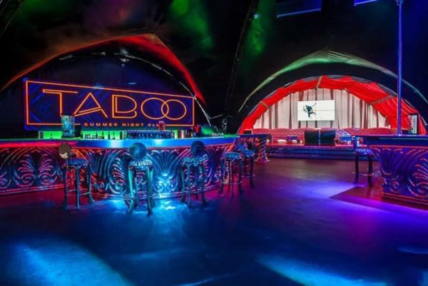 stan nočního klubu