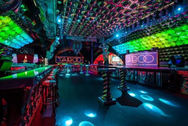 stan nočního klubu