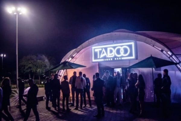 stan nočního klubu